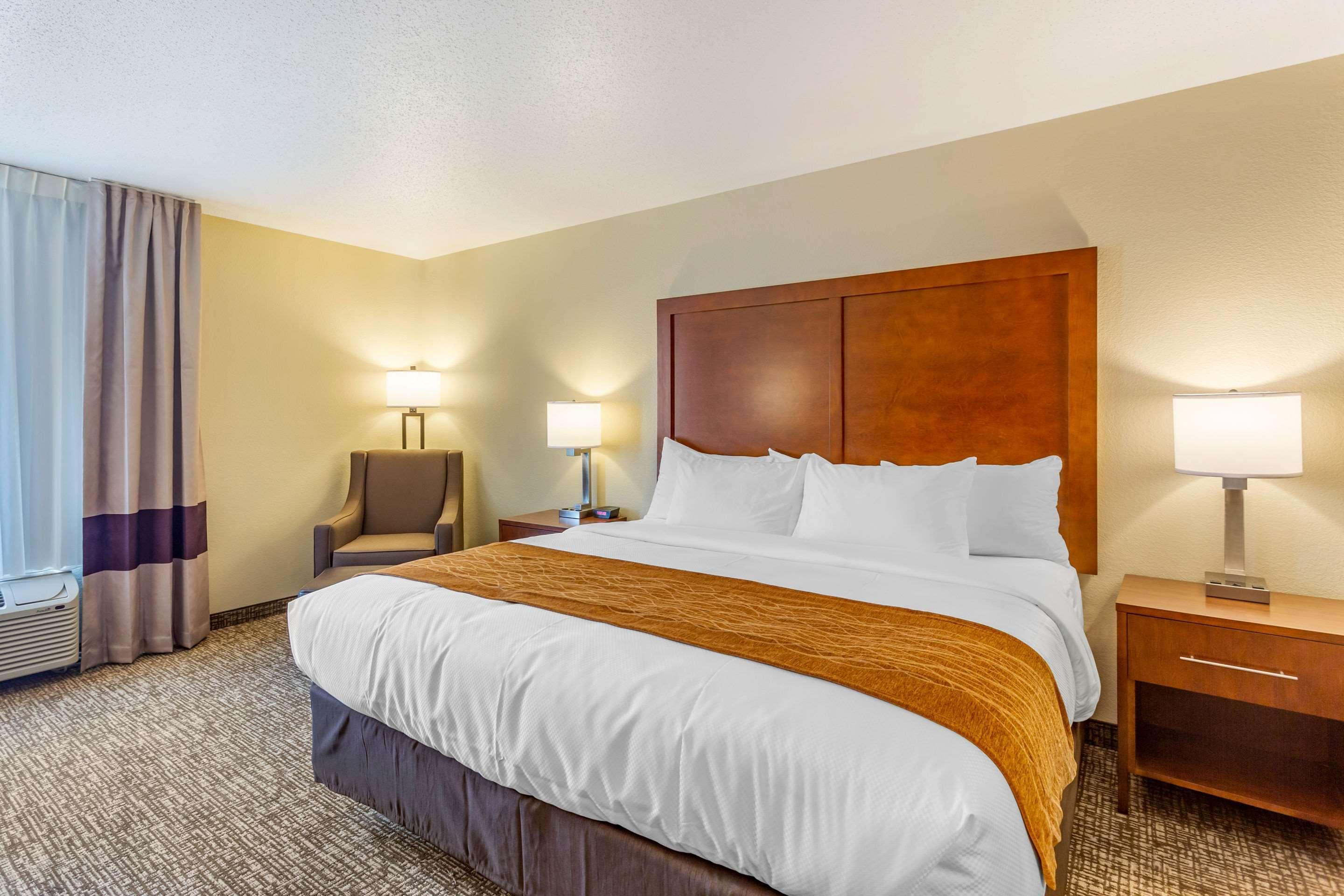 Hotel Comfort - Adjacent The DeKalb