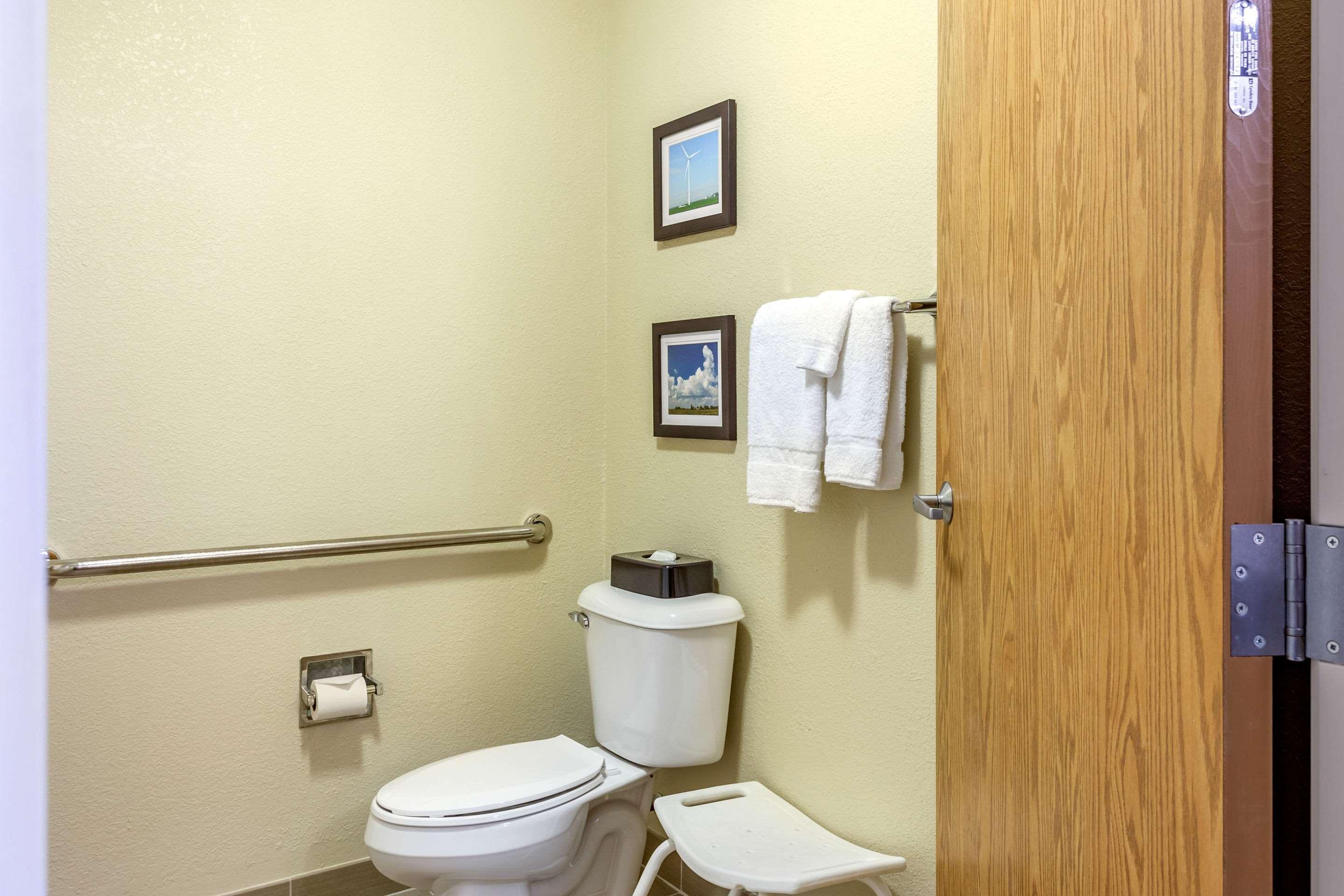 Comfort - Adjacent The Hotel DeKalb