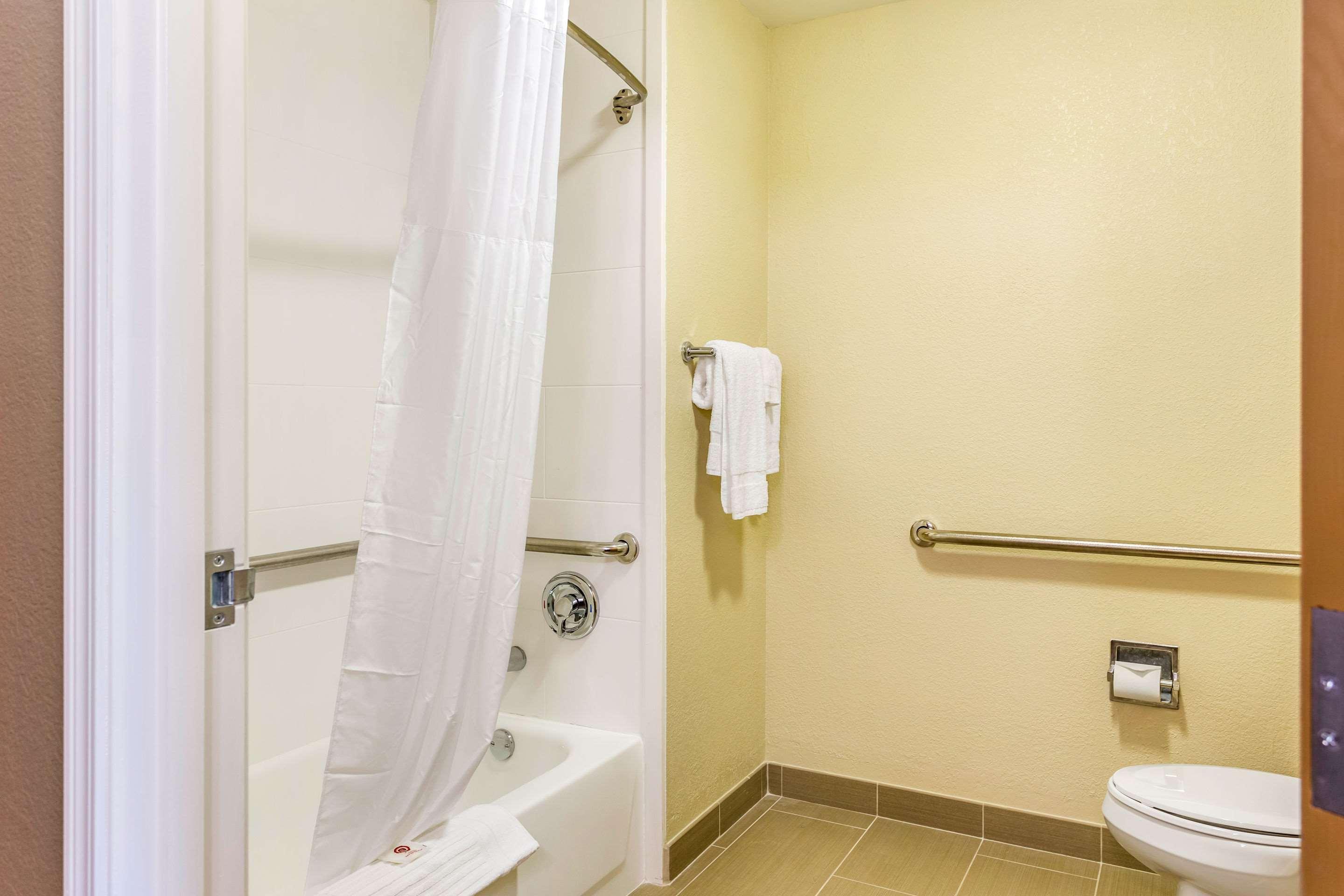 Comfort - Adjacent The Hotel DeKalb