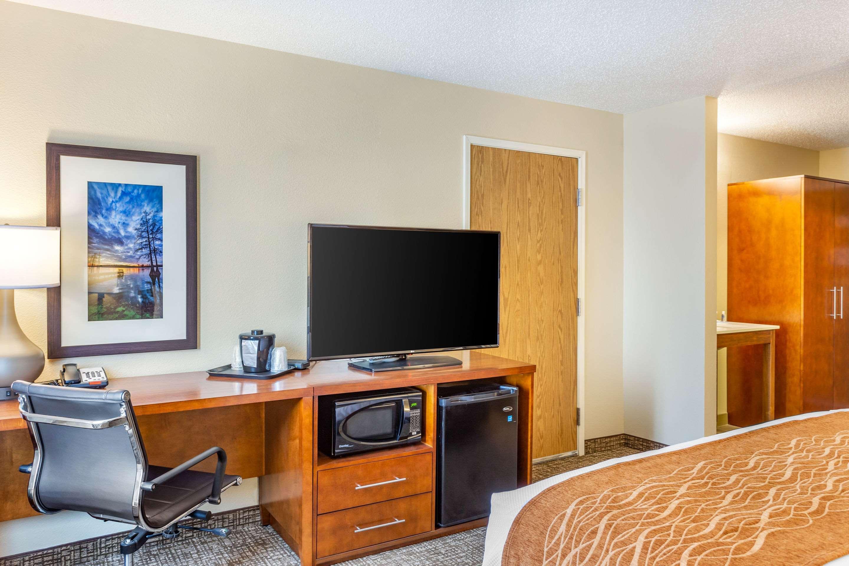 Hotel Comfort - Adjacent The DeKalb