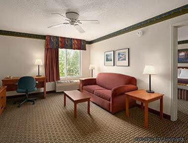Hotel Comfort - Adjacent The 2*
