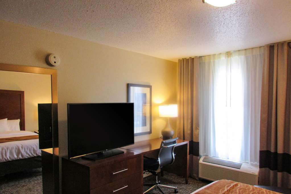 Hotel Comfort - Adjacent The